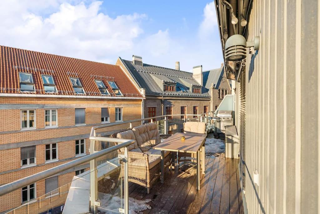 Dinbnb I Panoramic Rooftop I 700m To Station